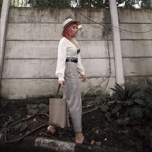 Taupe tote bag (worn by kpop artists)